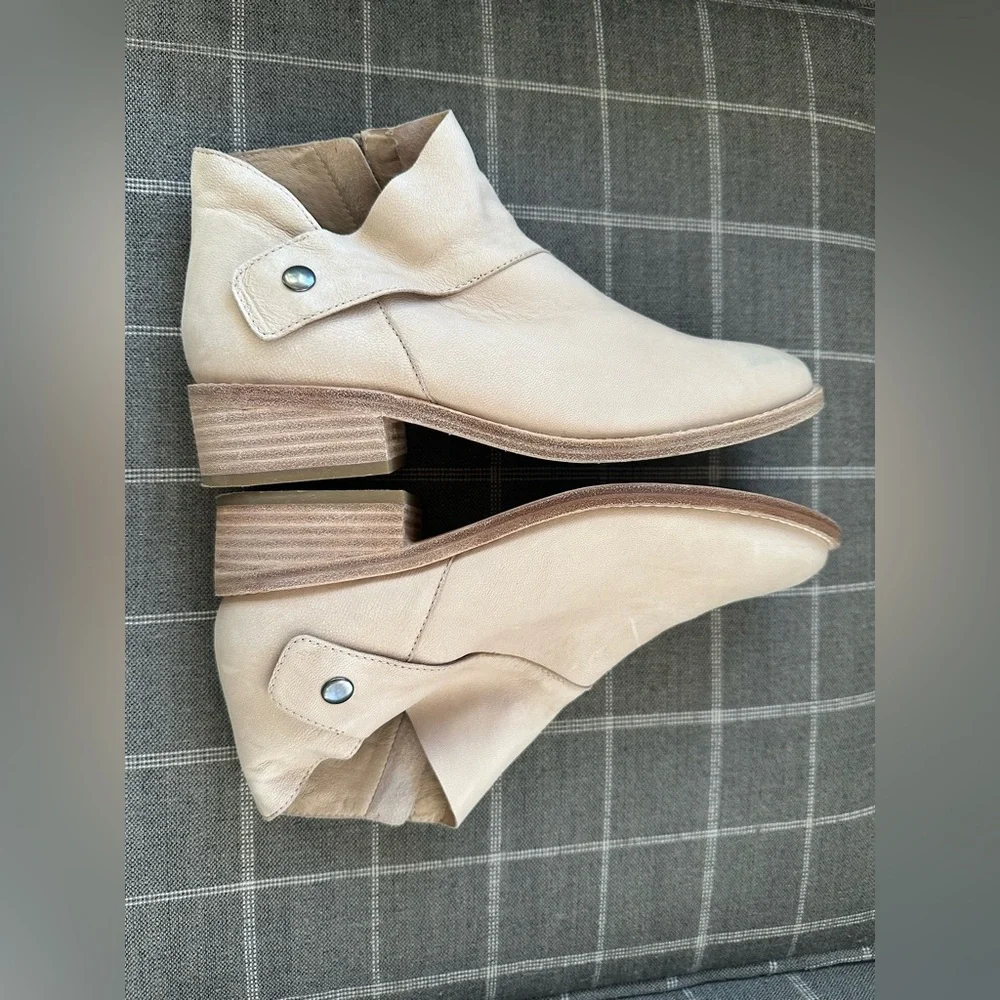 Eileen Fisher Billie Tumbled Nubuck Bootie Ankle Boots Women’s Size 8.5 Beige - Picture 2 of 11